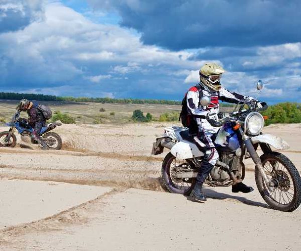 Enduro čelade zagotavljajo popolno udobje in varnost na vaših motorističnih avanturah