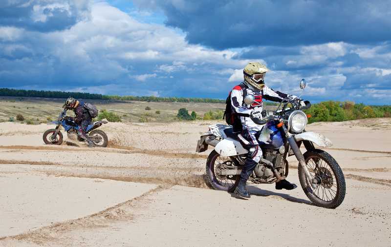 Enduro čelade zagotavljajo popolno udobje in varnost na vaših motorističnih avanturah